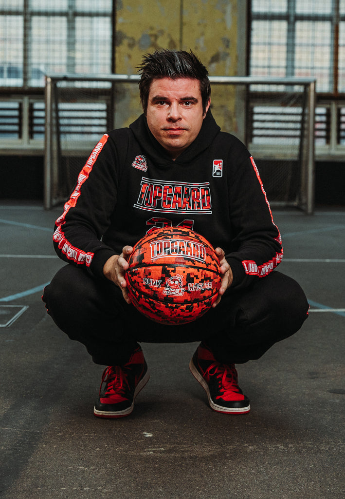 NIKI TOPGAARD X FG BASKETBALL RED