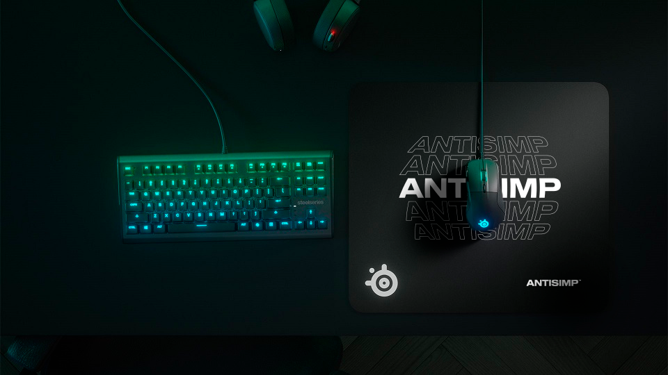 banner af steelseries og antisimp musemåtte